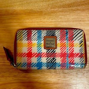 Authentic Like New Beautiful Dooney & Bourke 1975 Women’s Wallet!
